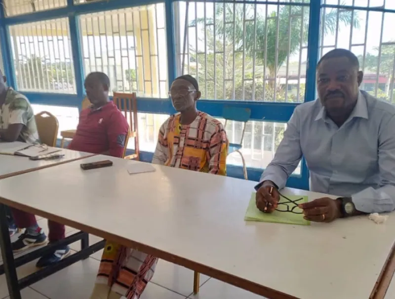 Agents du CNOU de l'USTM à Franceville