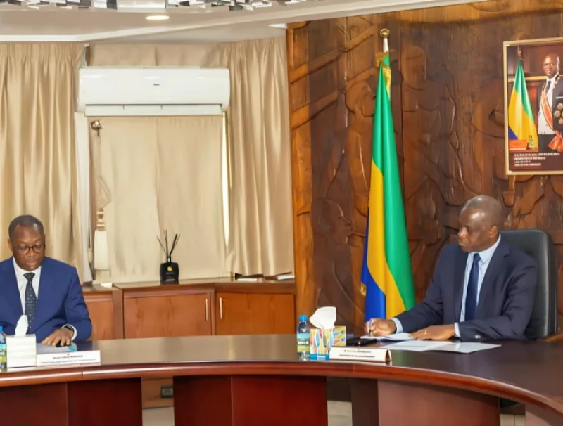 Hermann Immongault, vice-président du gouvernement gabonais et Aimé Martial Massamba, ministre de la pêche