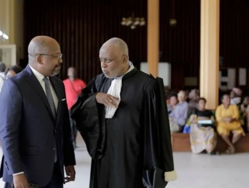Alain Claude Bilie-By-Nzé, président du parti Ensemble pour le Gabon (EPG) et son avocat Me Moumbembe