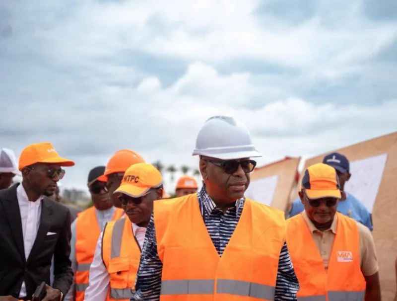 Barro Chambrier sur les chantiers du Camp de Gaulle et Akémindjogoni