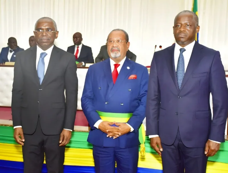 Guy-Bertrand Mapangou, président du CESEC, François Ndong Obiang ministre de la Réforme et des Relations avec les Institutions et Hermann Immongault, Vice-président du gouvernement 