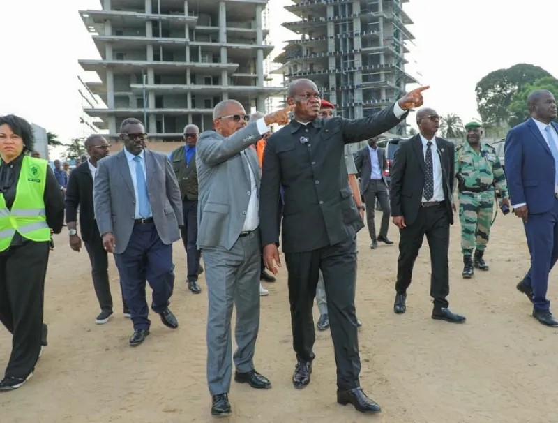 Brice Clotaire Oligui Nguema, président du Gabon et Alain-Claude Kouakoua,  dirigeant de Mika Services