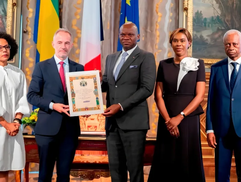 Brice Clotaire Oligui Nguema, président du Gabon, Zita Oligui Nguema, première dame du Gabon et Eugène Mba, maire de Libreville