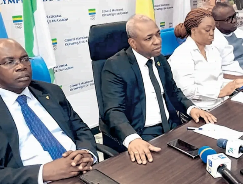 Les membres du bureau directeur du CNOG