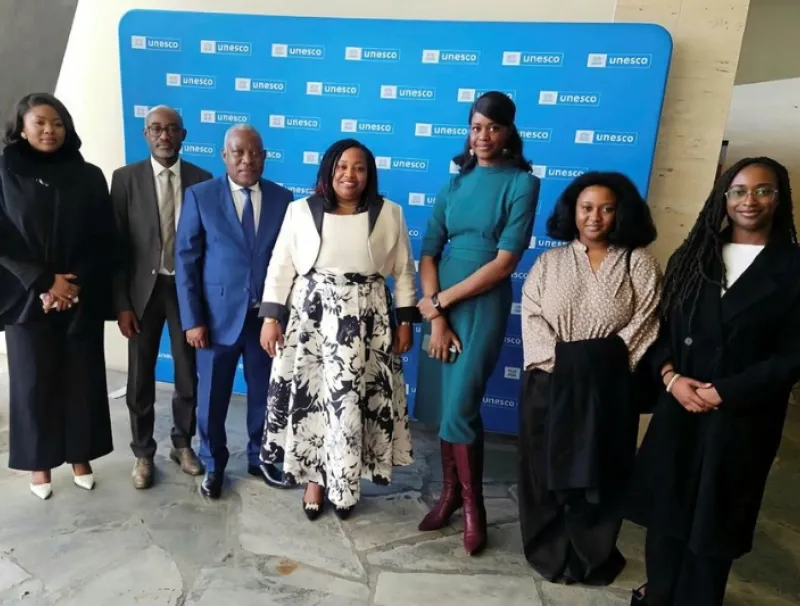 Camelia Ntoutoume-Leclerq, ministre de l'éducation nationale et quelques représentants de l’Unesco