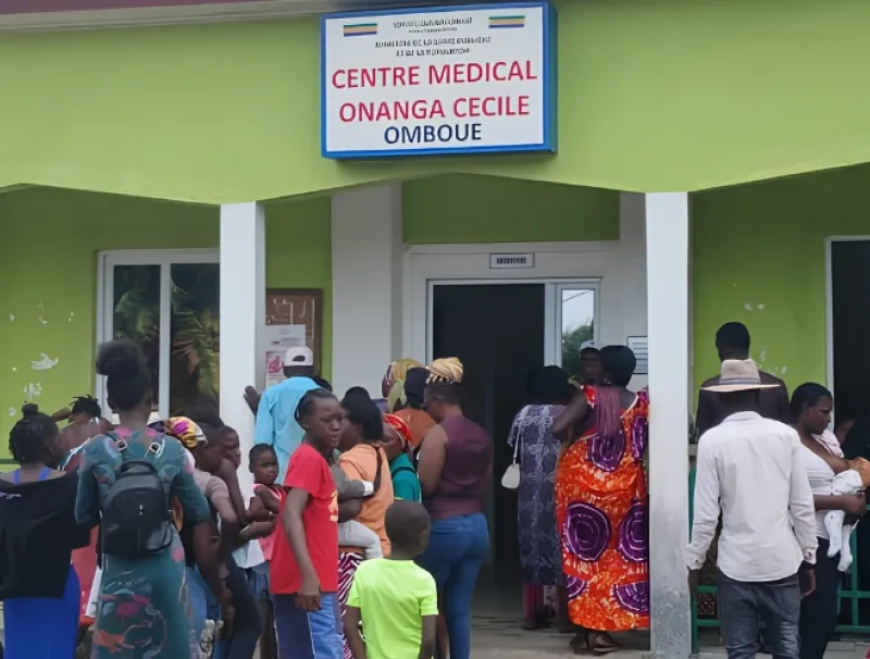 Les populations ont fait le déplacement vers le Centre médical d’Omboué pour se faire traiter.