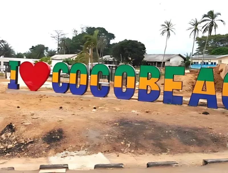 Une vue de la ville de Cocobeach en pleine mutation.