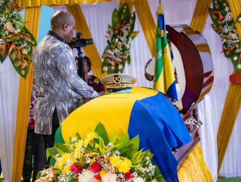 Dernier hommage du chef de l'État au général Guy Pamphile Mouissi