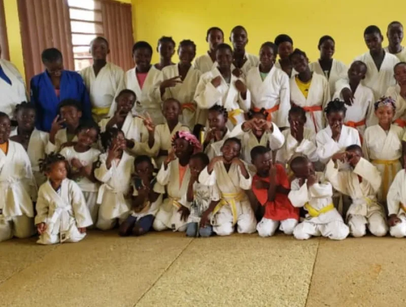 Don de kimonos à Lambaréné par la fegajudo 