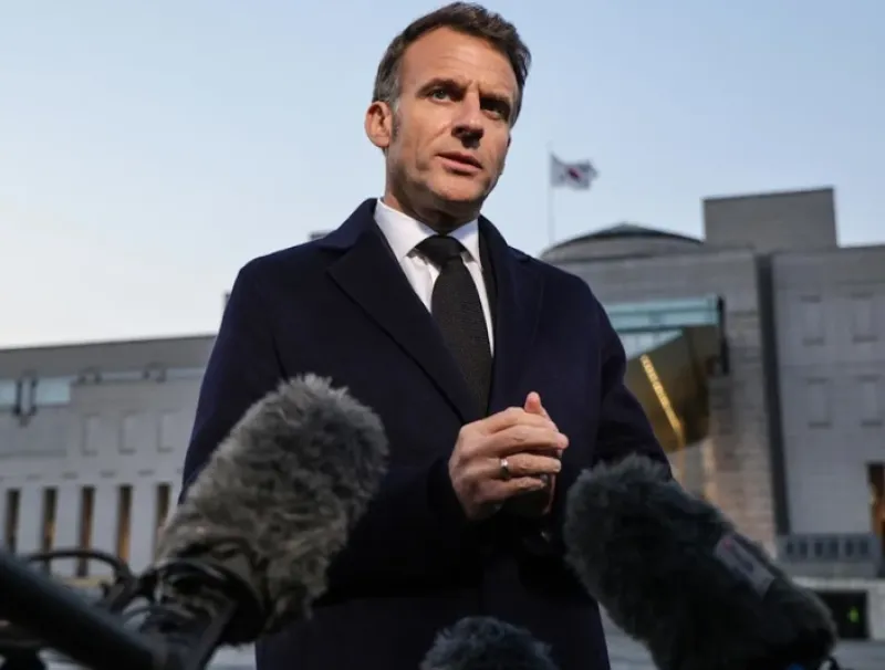 Emmanuel Macron, président de la France, devant la presse à Séoul hier