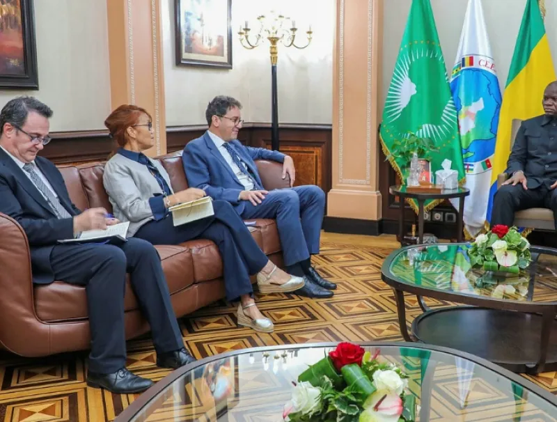 Brice Clotaire Oligui Nguema, président du Gabon et Fabrice Mauriès, ambassadeur de France au Gabon
