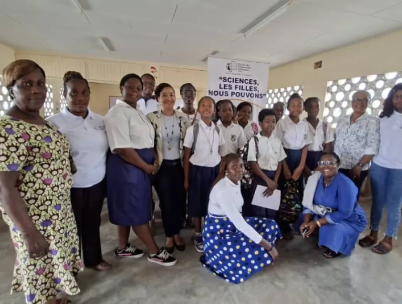 Un moment de la sensibilisation des filles aux sciences au collège et lycée Sainte-Marie