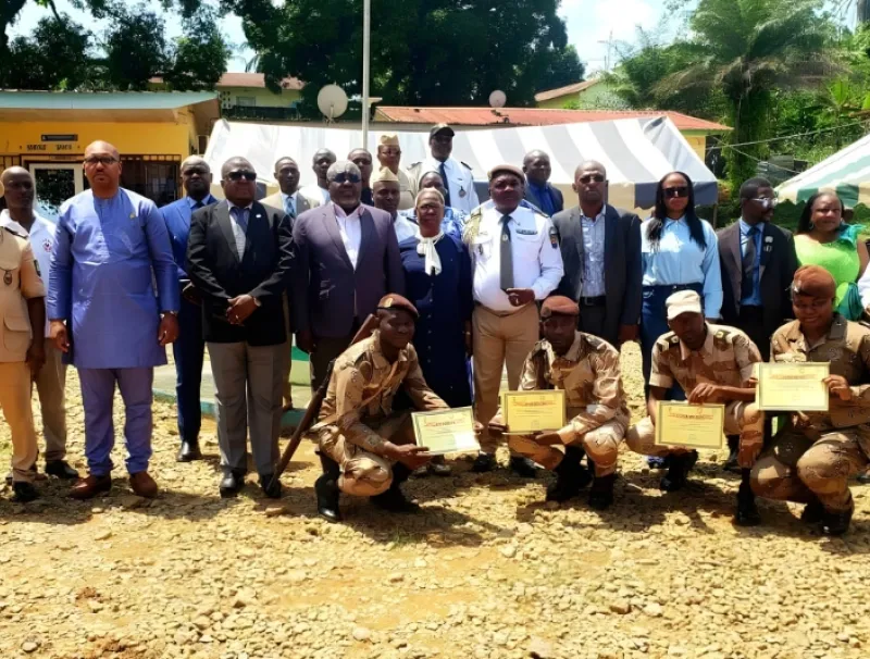 Remise des certificats d’apprentissage professionnel à cinq agents de la garde pénitentiaire de lambaréné