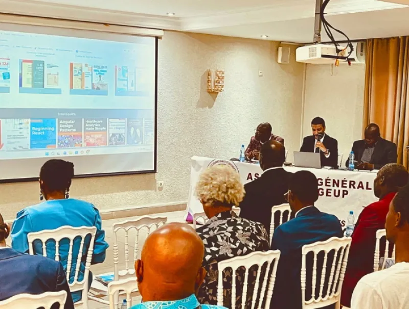 Iliass Sadki, dirigeant de DigiSkool, partenaire du groupe canadien De Marque et de sa filiale Cyberlibris, lors de sa présentation à Libreville