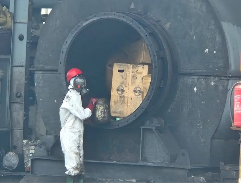 Une phase d’incinération des jouets à la ZES de Nkok