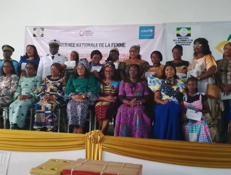 La commémoration en différé de la JNF à Mouila en présence des femmes membres du gouvernement de la Transition.