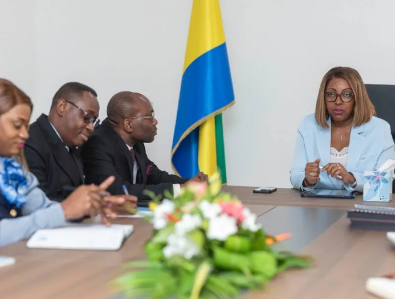 Laurence Ndong, ministre de la fonction publique