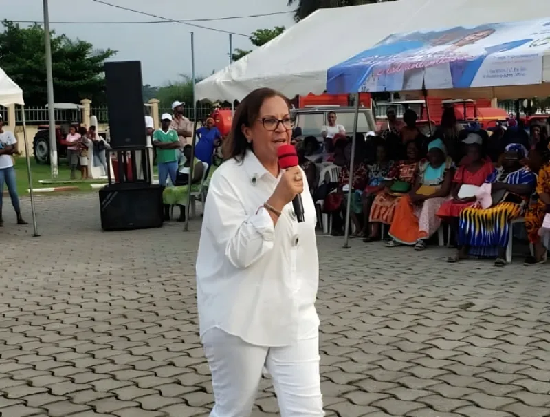 Madeleine Edmée Berre s’adressant samedi à son électorat