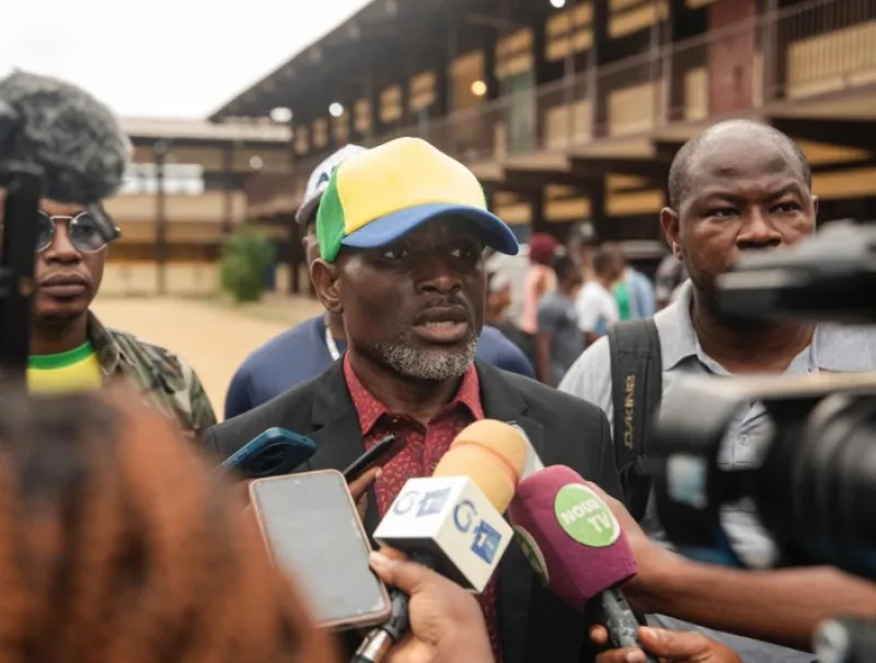 Un membre du collectif SOS Education