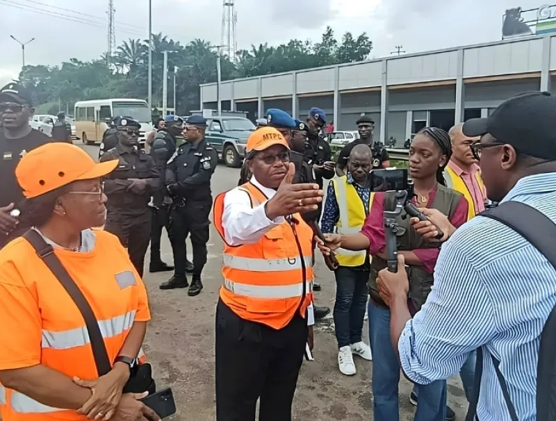 Edgard Moukoumbi, ministre des Travaux publics