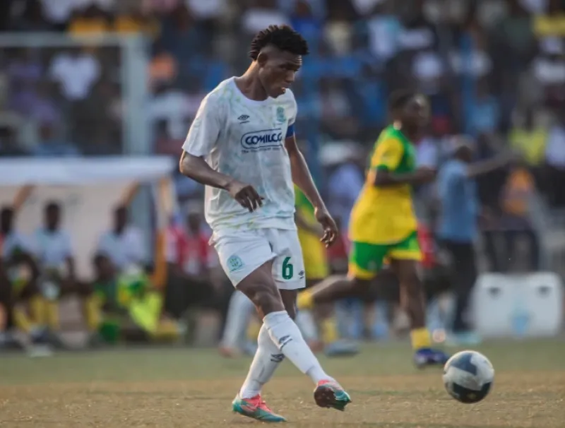 Nicaise Ngoran Kouassi, footballeur professionnel 