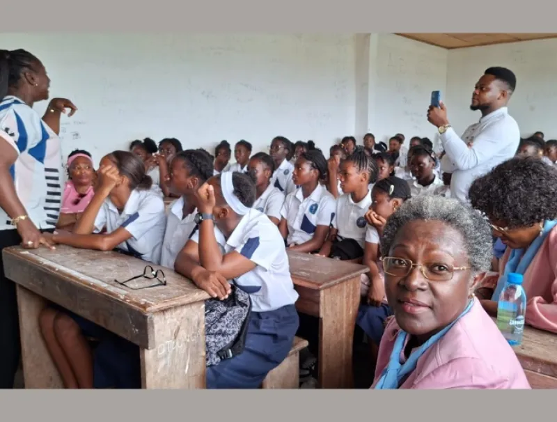 Octobre rose : Mille et Une sensibilise les élèves d’Epi de Nzeng-Ayong