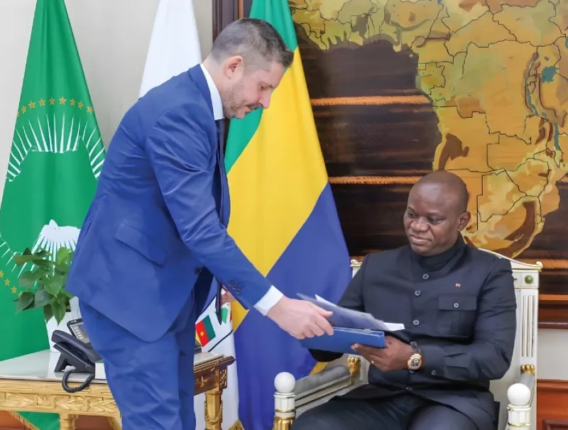 Brice Clotaire Oligui Nguema, recevant l’invitation de la présidente du Conseil italien Giorgia Meloni