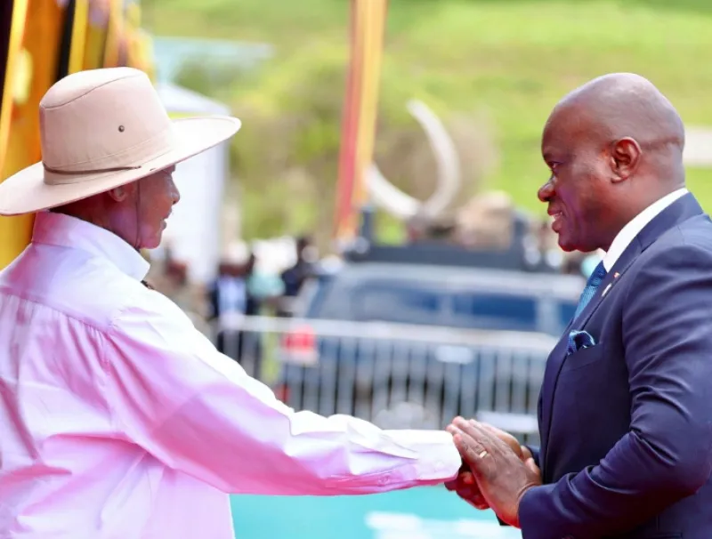 Brice Clotaire Oligui Nguema, président du Gabon et Yoweri Museveni, président de l'Ouganda