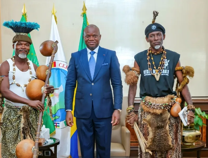 Brice Clotaire Oligui Nguema, président du Gabon et des acteurs du Mvet