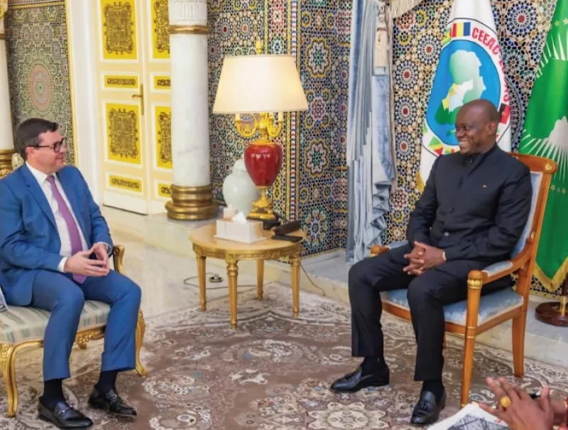Brice Clotaire Oligui Nguema et Christian Ehrhardt  Sous-secrétaire d'État adjoint au Bureau de la population, des réfugiés et des migrations des États-Unis