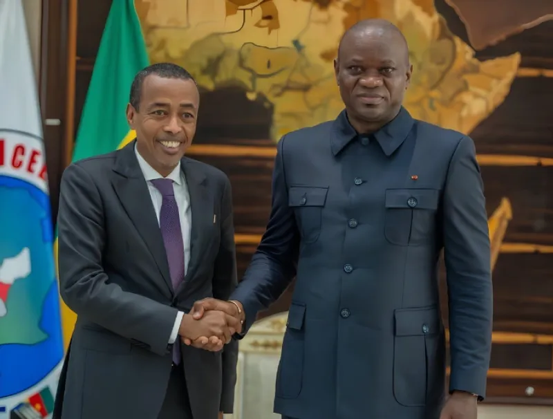 Brice Clotaire Oligui Nguema, président du Gabon et Mohamed Idrissa Farah