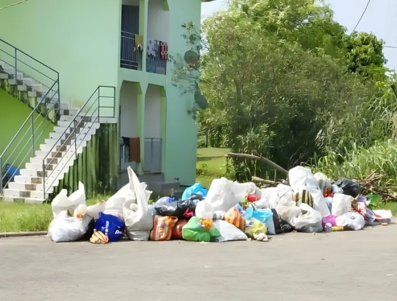 Ordures dans les rues de libreville