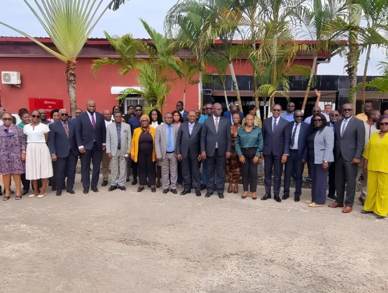 Les participants, après l’ouverture de l’atelier à Nkok.