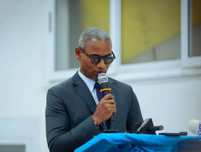 Paul KESSANY, ministre des sports 