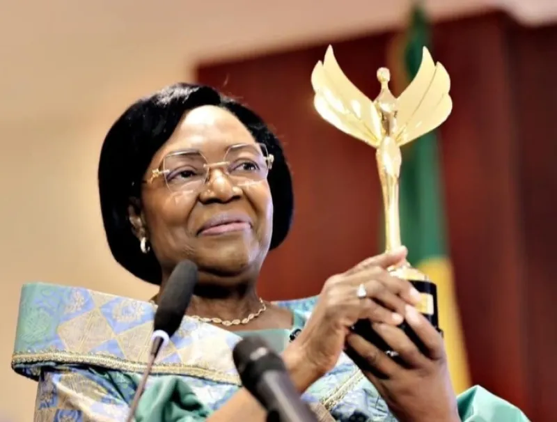 Mme Paulette Missambo 