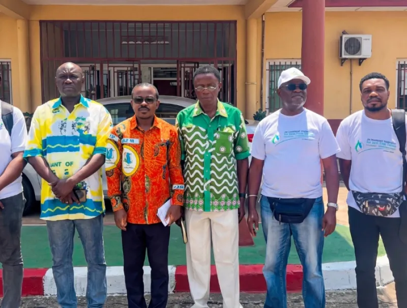 Agents du Recensement général de la population à Koula-Moutou