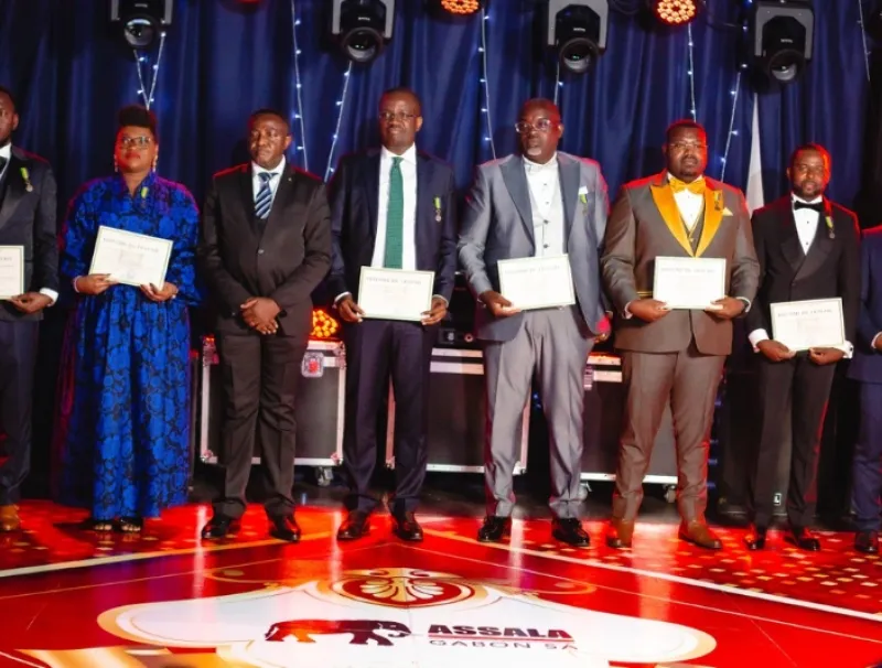 Cérémonie de remise des médailles du travail chez Assala Gabon