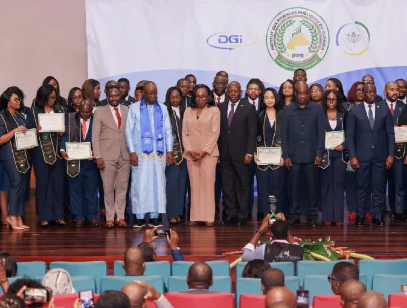 La remise des diplômes aux 121 agents gabonais formés pendant deux ans à l’Institut des finances publiques du Burkina Faso (IFPB) 