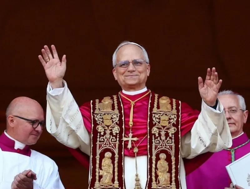 L’apparition du pape Léon XIV au balcon de la basilique Saint-Pierre peu après son élection