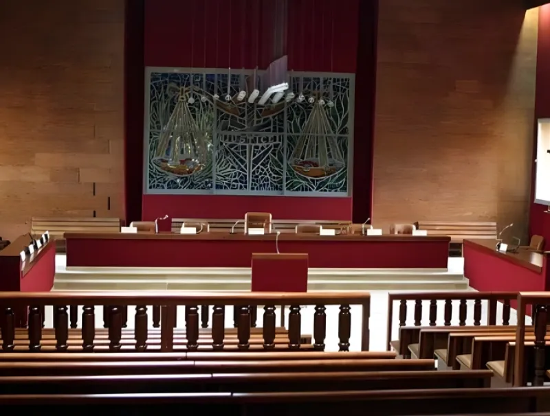 Salle d'audience du tribunal de Libreville