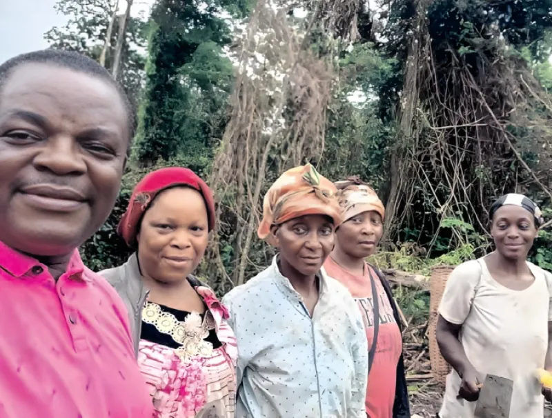 Le dernier selfie de Timoléon Ovono Edou avec ses tantes