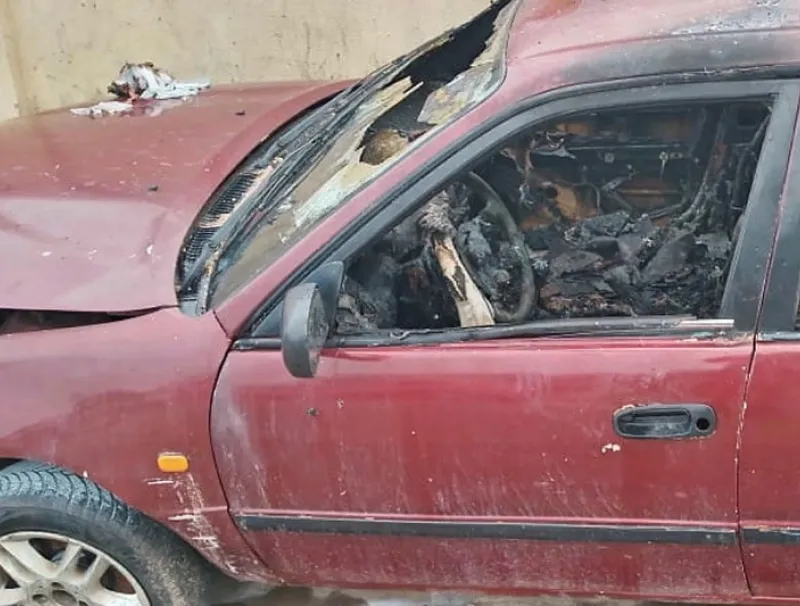 Le véhicule à usage de clando duquel les passagers ont sauté à temps