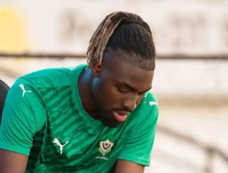 Yannis MBEMBA, footballeur gabonais