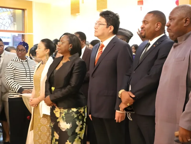 Zhou Ping, Ambassadeur de la chine au Gabon