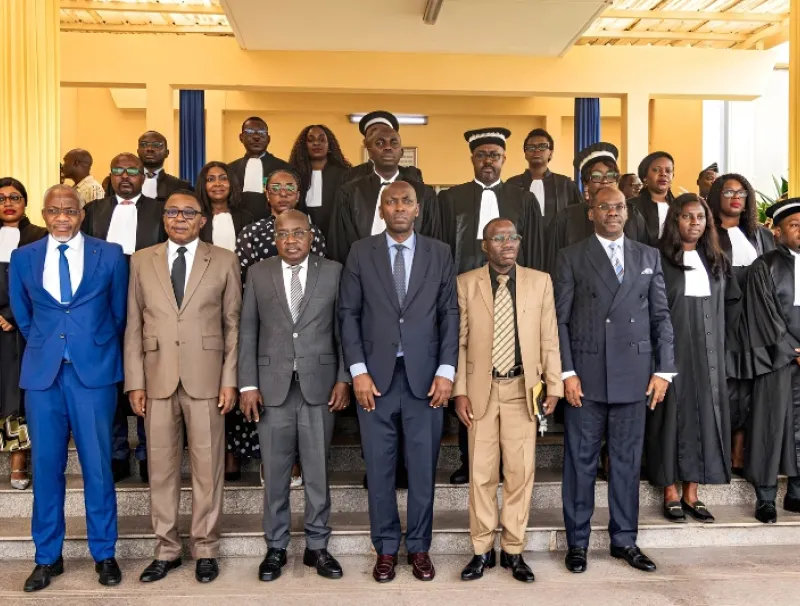  Pr Augustin Emane, ministre de la Justice, Dick Fabrice Boungou Mickolo (procureur de la République), Wilfried Adjondo (premier juge d’instruction), Bridon Romaric Bekwissi Itoudjangoue (procureur de la République adjoint), Michelle Léonce Lecka-Djiembi (vice-présidente du Tribunal) et Tasselle Linda Djila Yvan mdarere Tapoyo (juge)