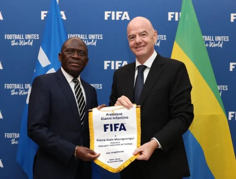  Gianni Infantino, président de la FIFA et Pierre-Alain Mounguengui, président de la fégafoot