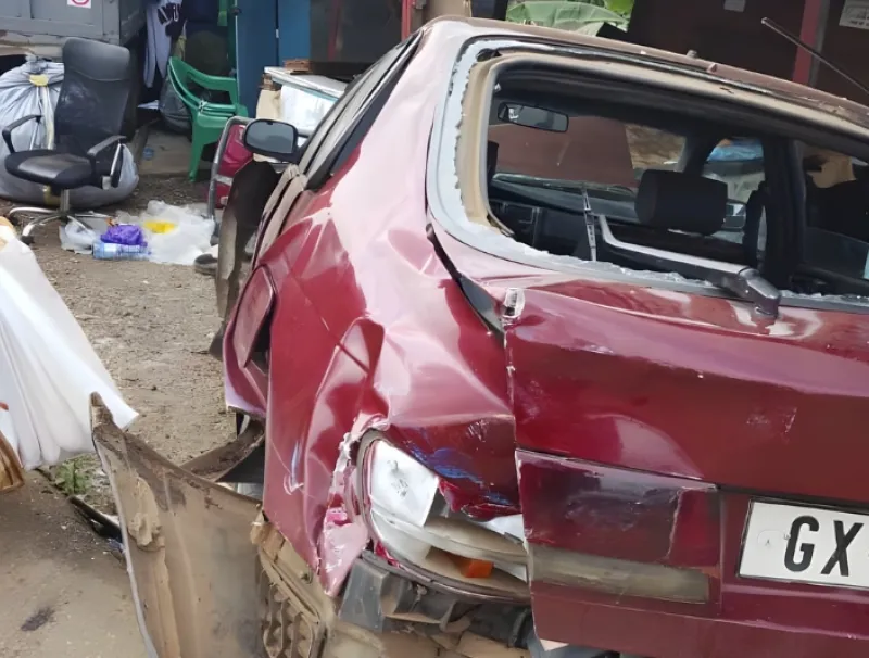 Accident de la route à Essassa