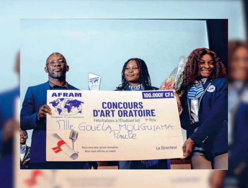  Paule Gouela Mouguiama (centre) grande gagnante de la 2e édition. © DR