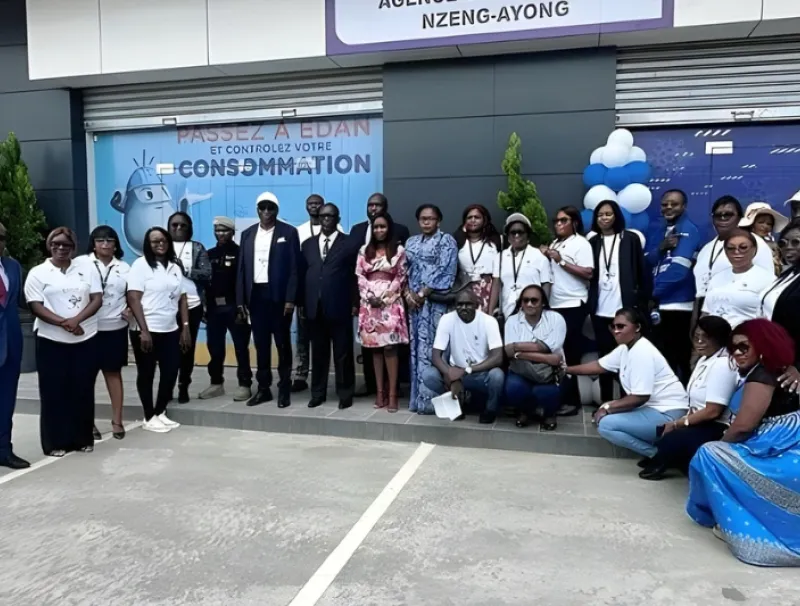 Equipe de l'agence SEEG de Nzeng-Ayong