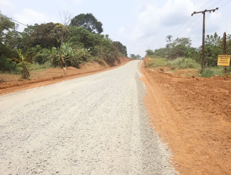 Une vue du chantier exécuté par Ebomaf : axe Ntoum-Cocobeach. 